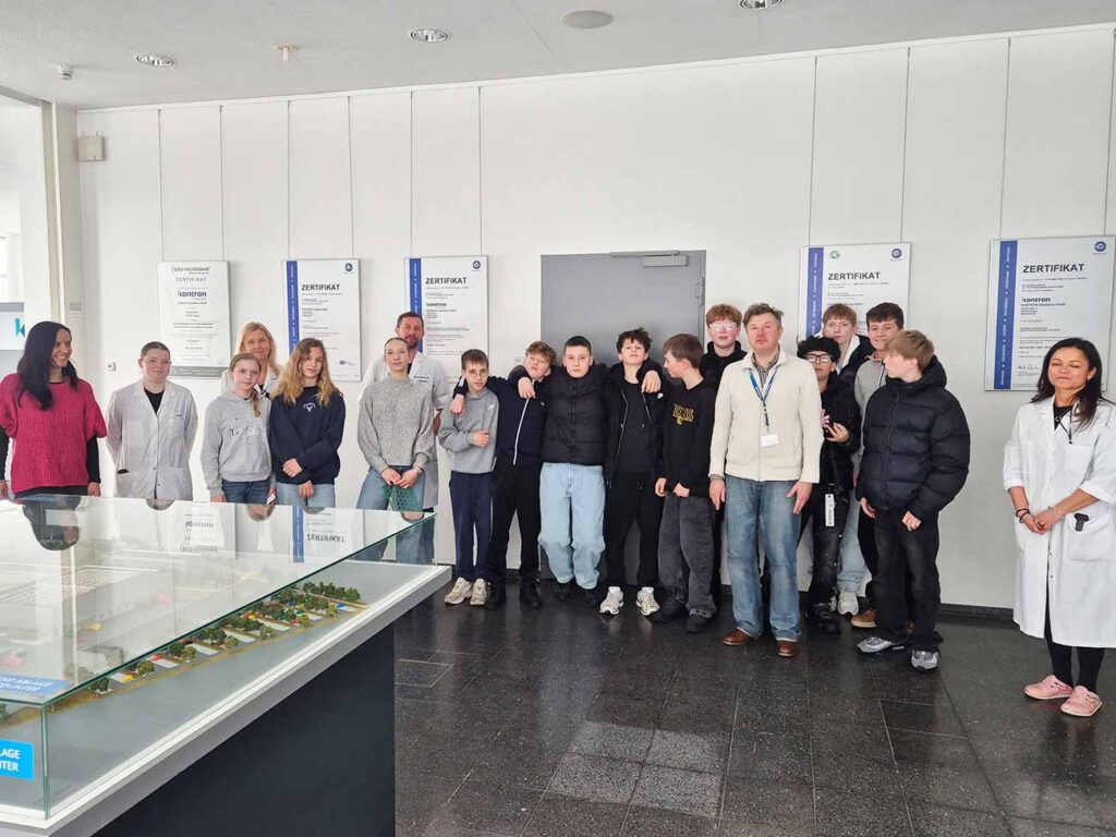 Wo Roboter und Menschen zusammenarbeiten – Die 7c bei Kontron